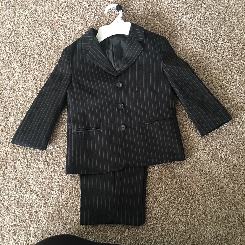 Boys Sz 3t 2 pc pinstripe Suit